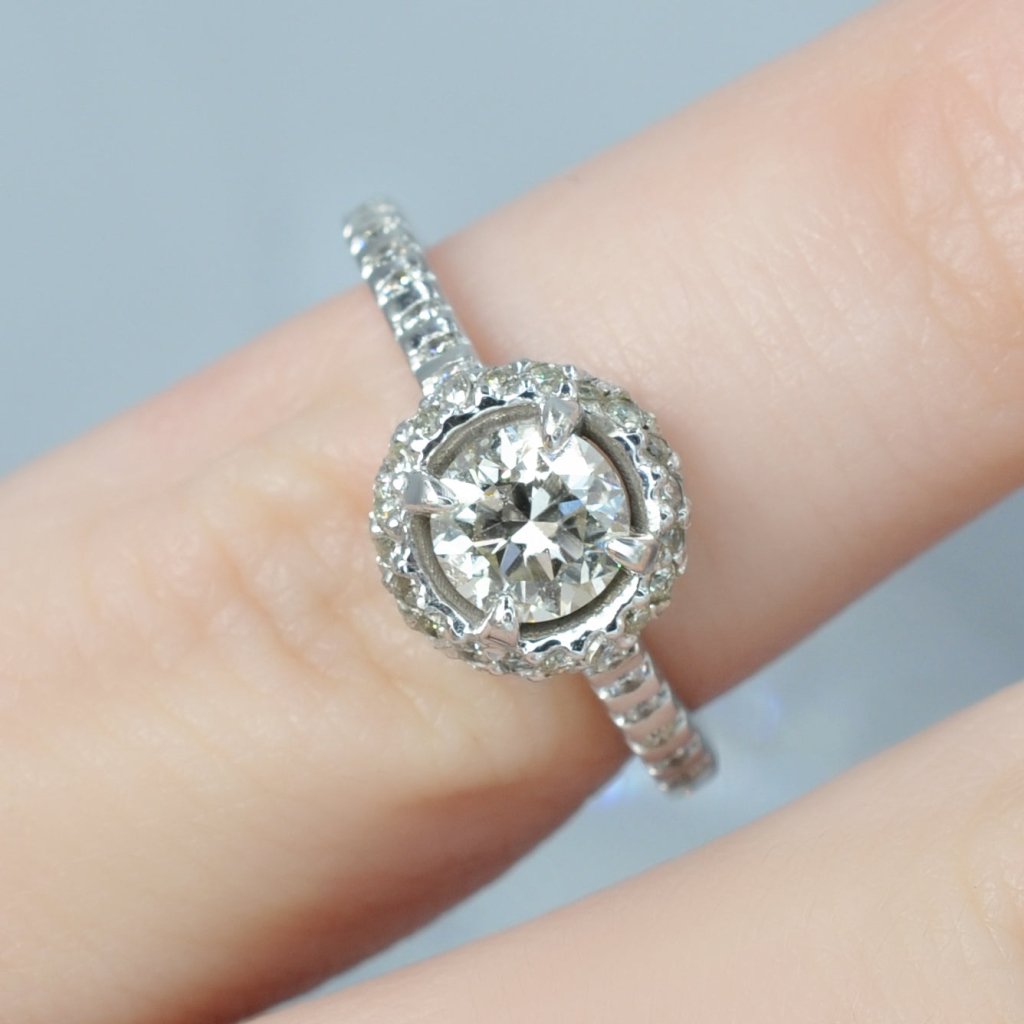 Luxurious 0.85 CT Round Cut Diamonds - Engagement Ring in 14KT White Gold - Primestyle.com