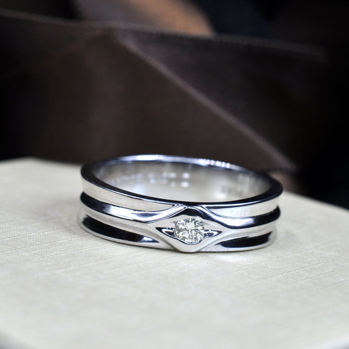 0.10 CT Round Cut Diamonds - Mens Ring