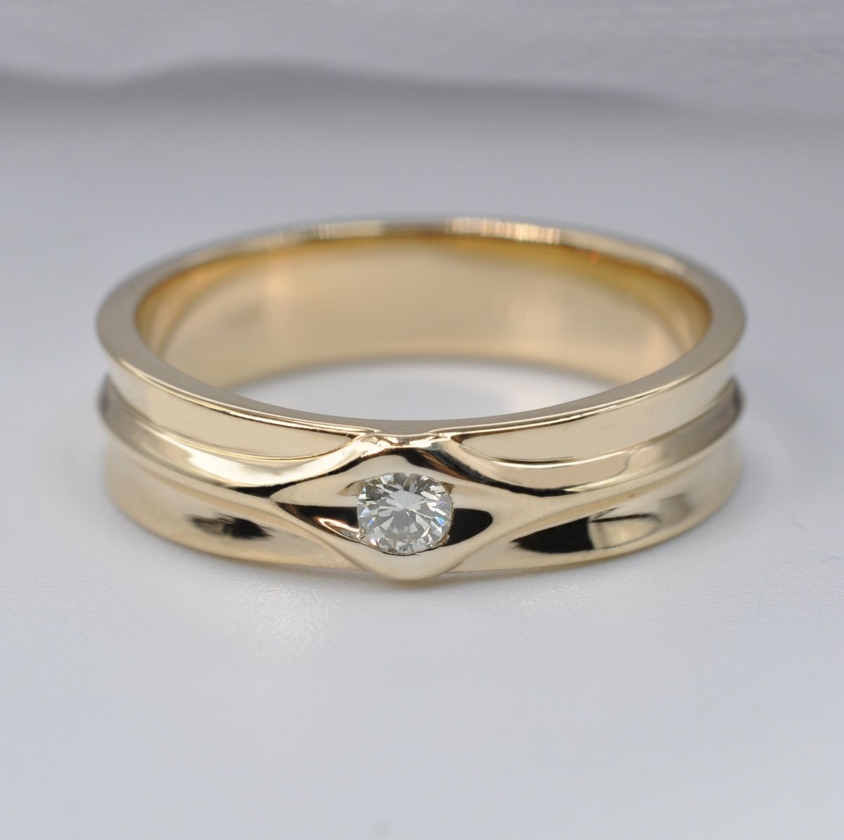 0.10 CT Round Cut Diamonds - Mens Ring