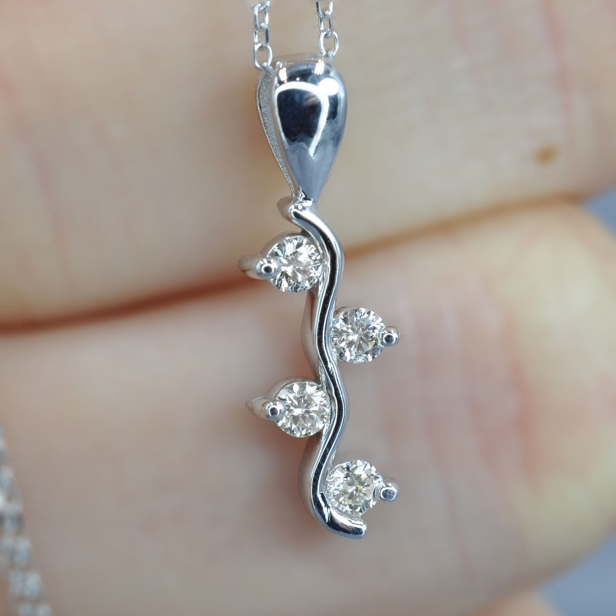 0.25 CT Round Cut Diamonds - Diamond Pendant - Primestyle.com