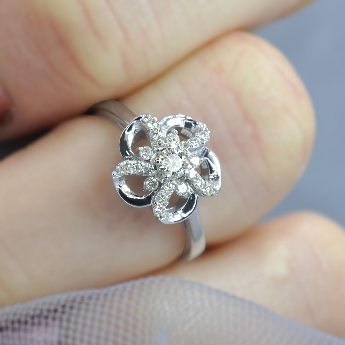 0.30 CT Round Cut Diamonds - Fashion Ring - Primestyle.com