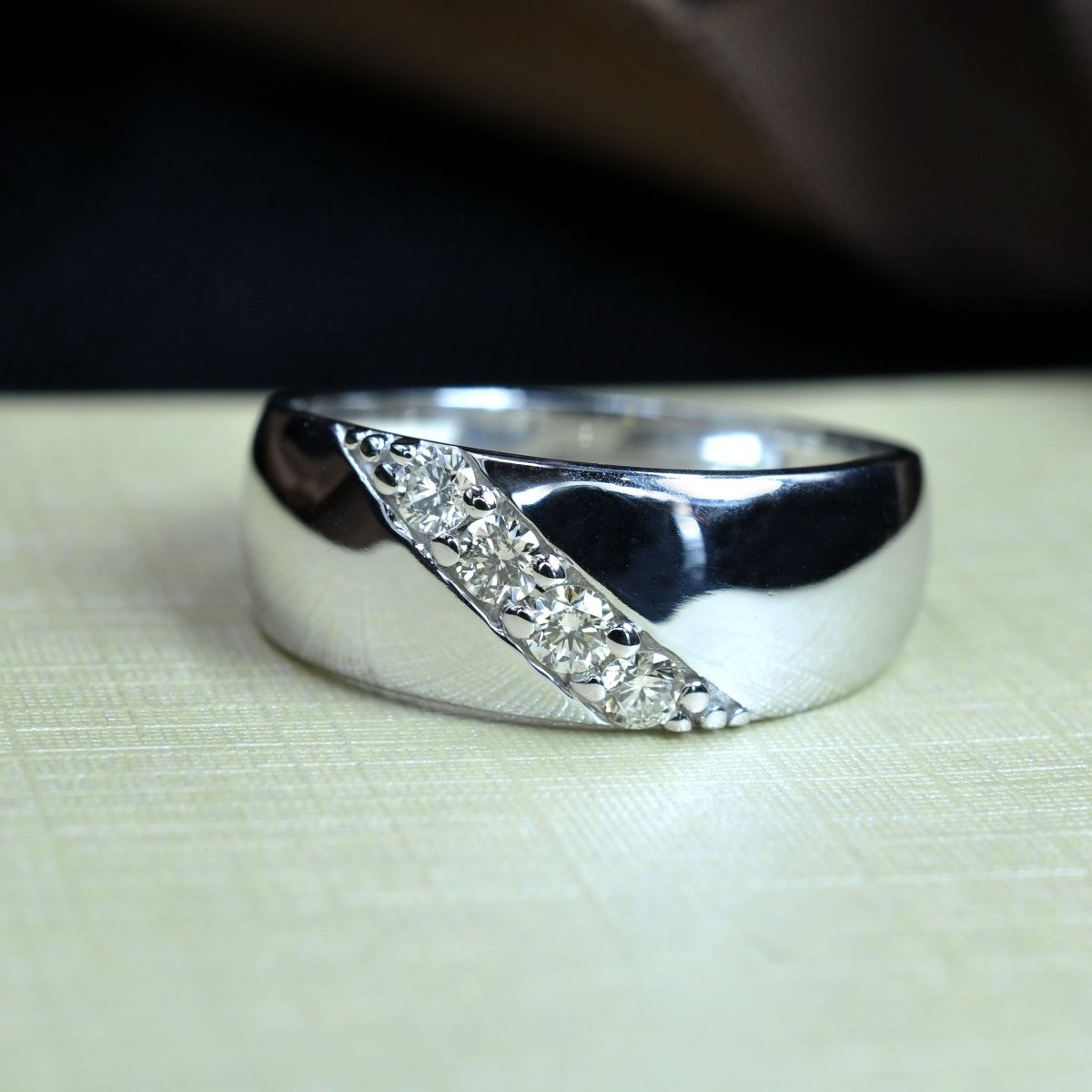 0.30 CT Round Cut Diamonds - Mens Wedding Band - Primestyle.com