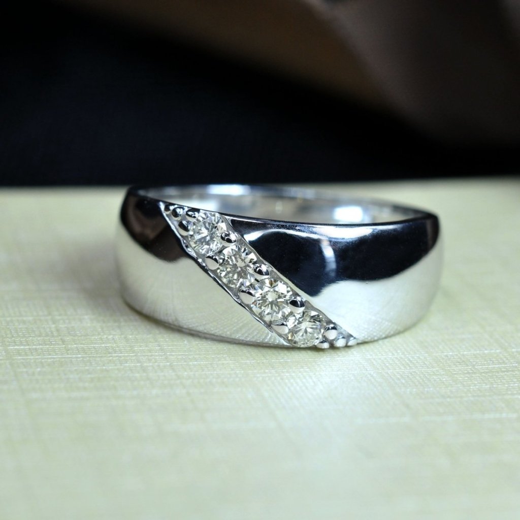 0.30 CT Round Cut Natural Diamonds - Mens Wedding Bands - Primestyle.com