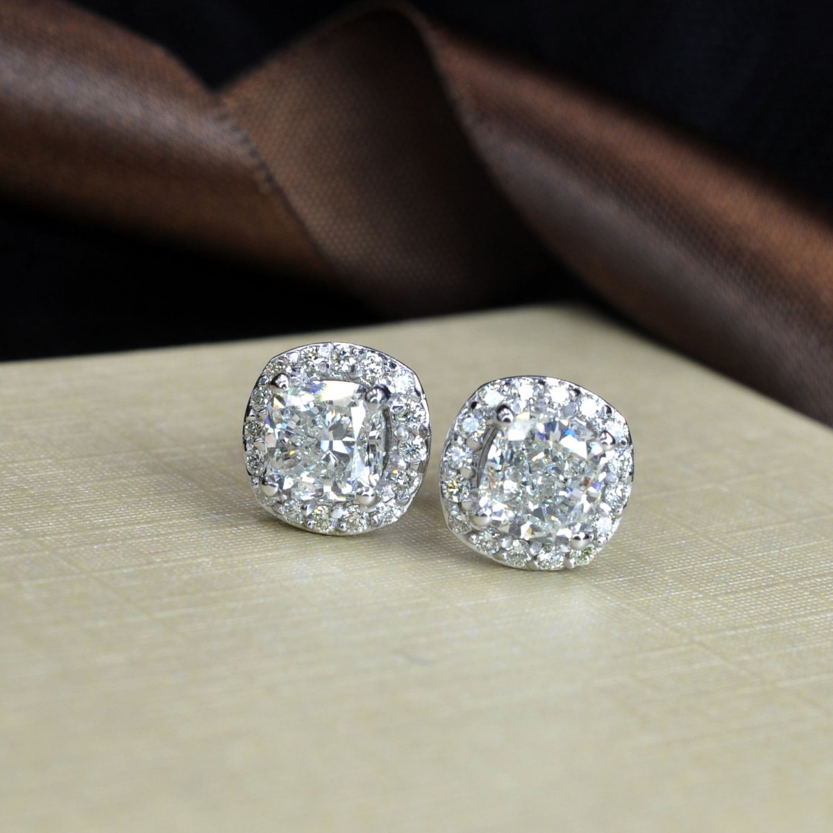 0.35-2.10 CT Round & Cushion Cut Diamonds - Stud Earrings - Primestyle.com