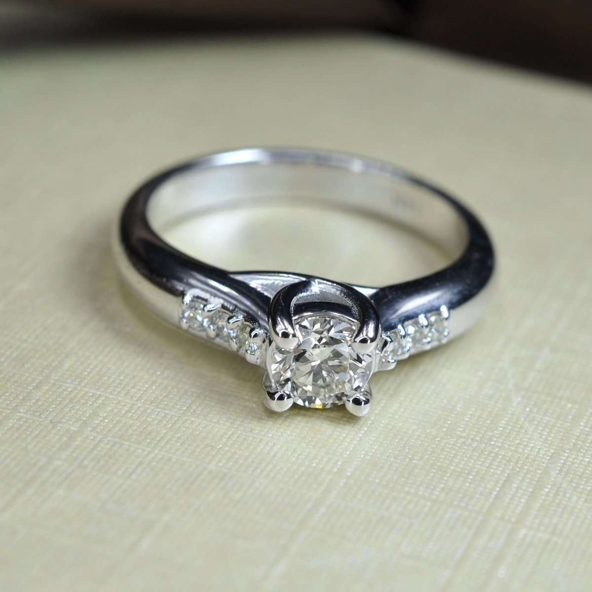0.45-1.60 CT Round Cut Diamonds - Engagement Ring