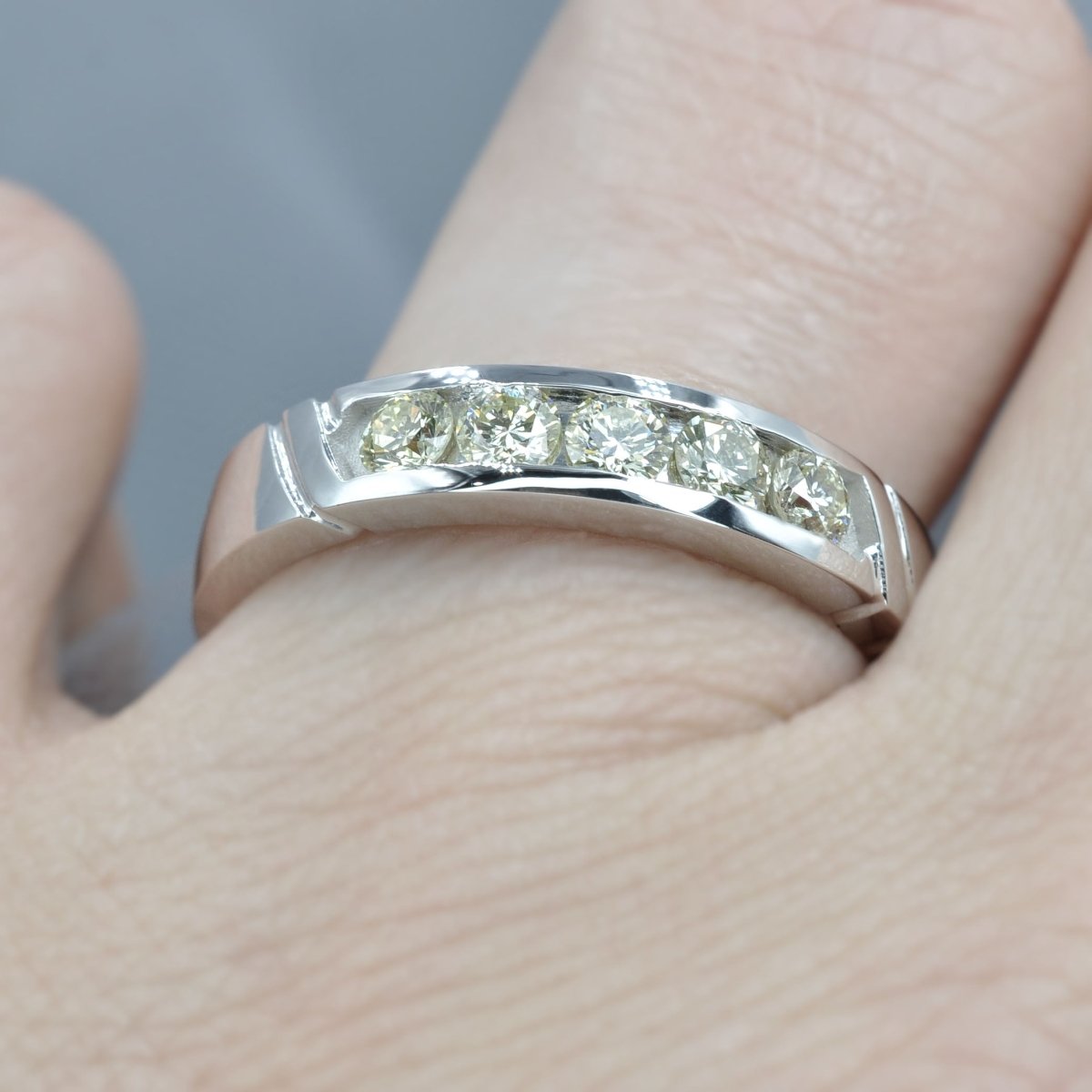 0.60 CT Round Cut Diamonds - Mens Wedding Band - Primestyle.com