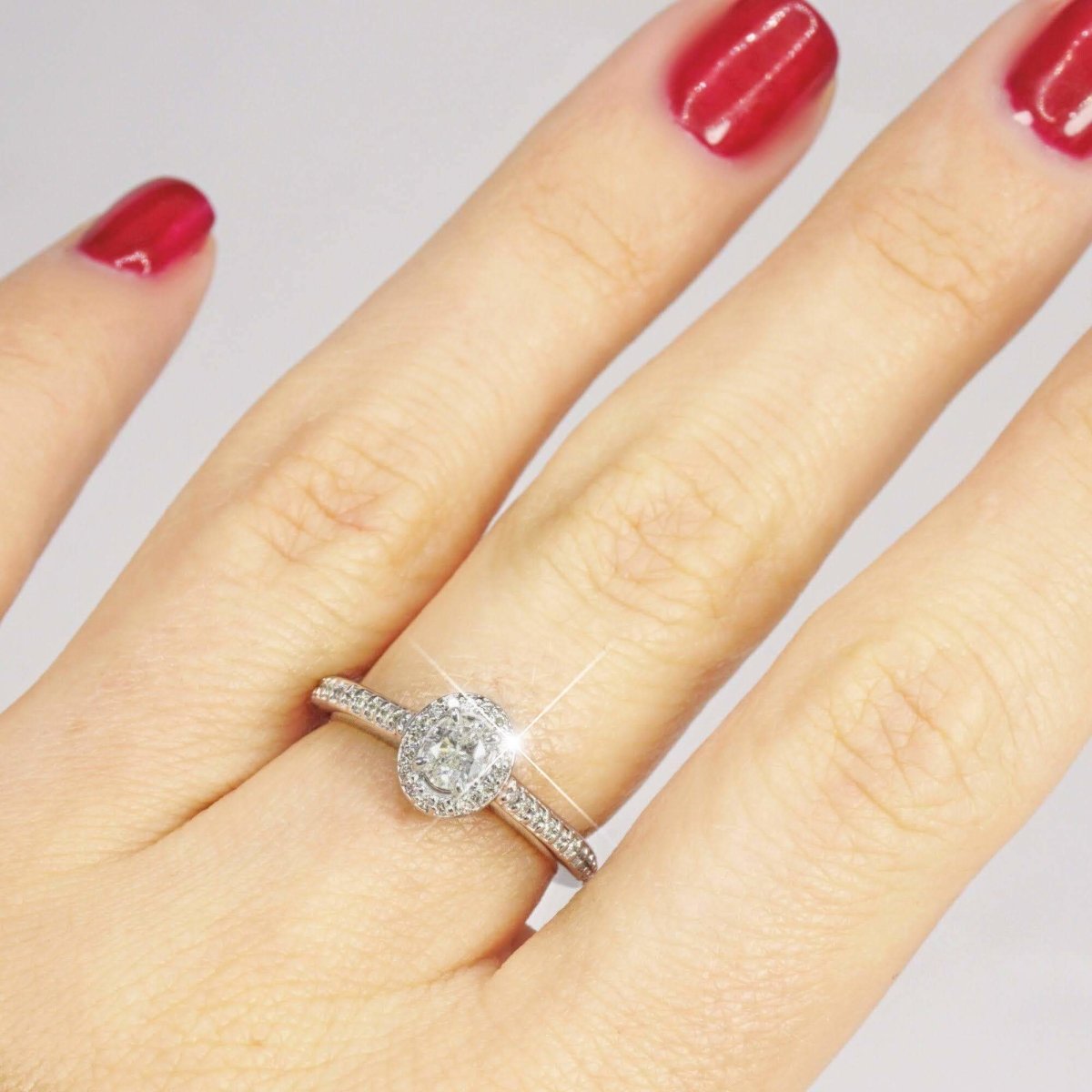 0.65-1.80 CT Round & Oval Cut Diamonds - Engagement Ring