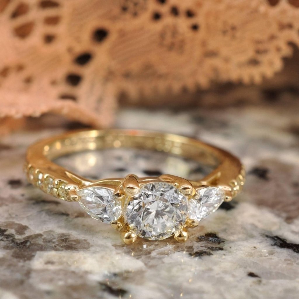 0.85 - 2.00 CT Pear & Round Cut Natural Diamonds - Engagement Ring - Primestyle.com