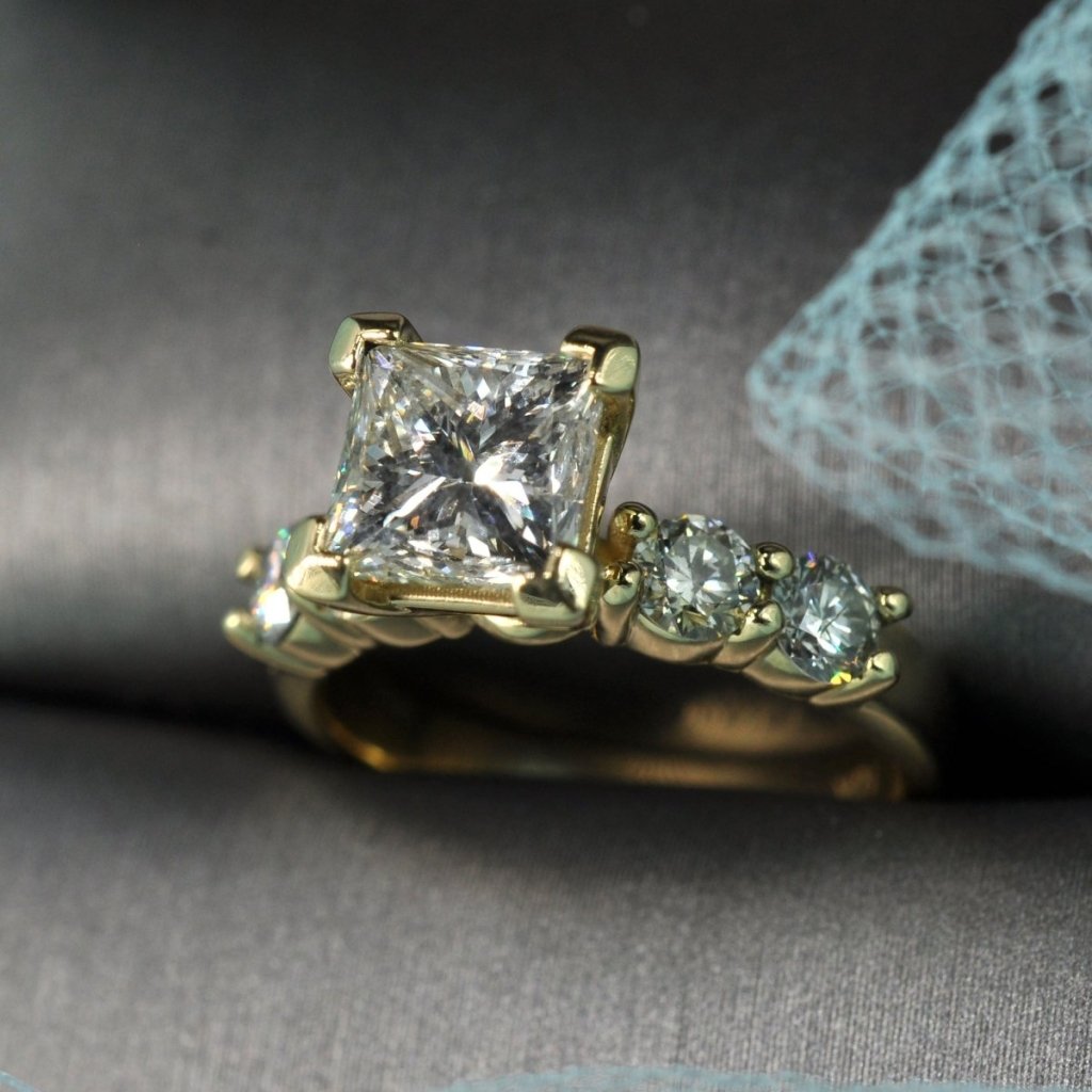 0.95 - 2.10 CT Princess & Round Cut Natural Diamonds - Engagement Ring - Primestyle.com