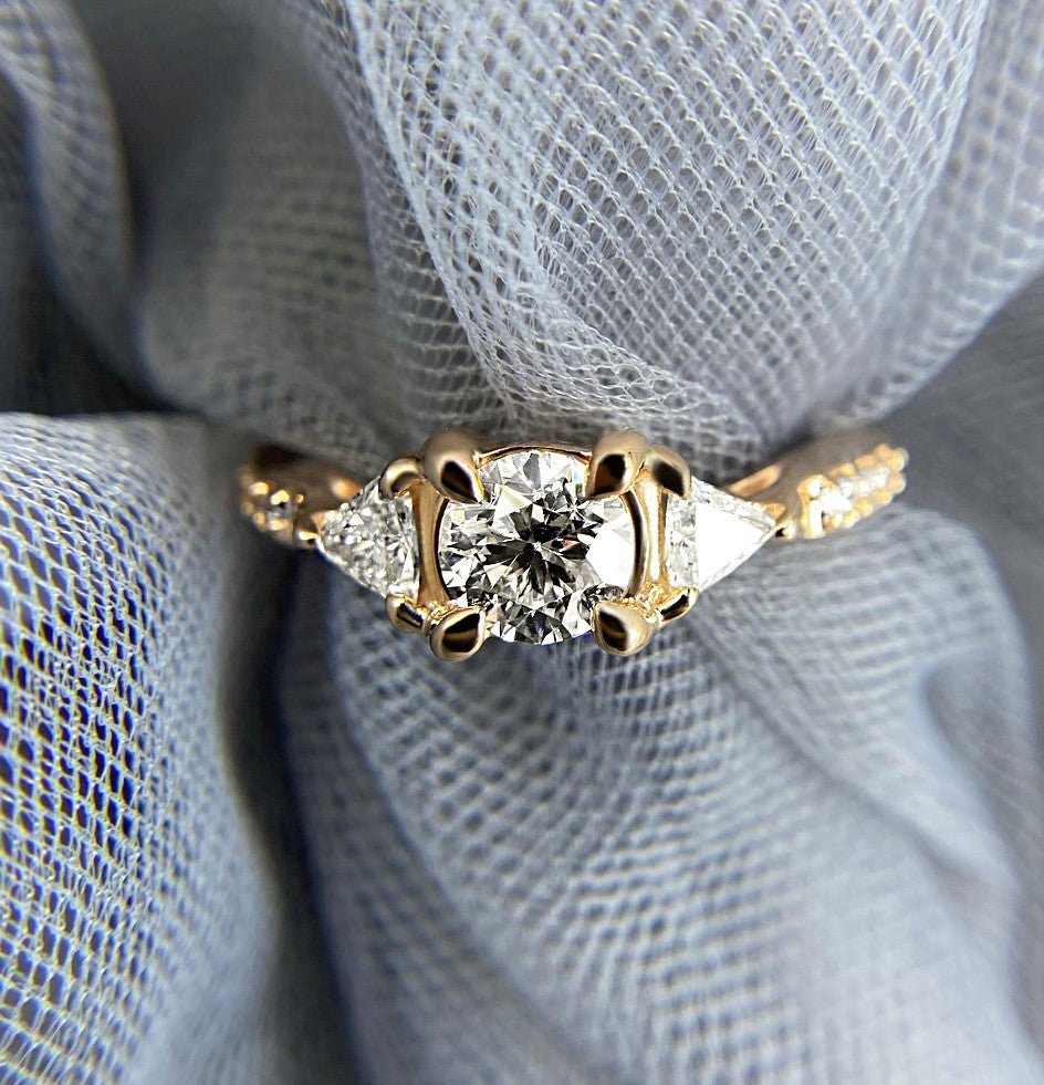 0.95 - 2.10 CT Round & Triangle Cut Natural Diamonds - Engagement Ring - Primestyle.com