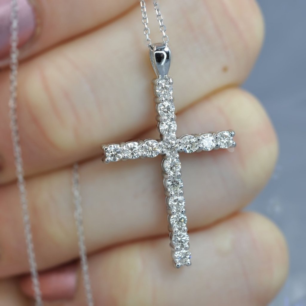 1.00 CT Round Cut Natural Diamonds - Diamond Pendants