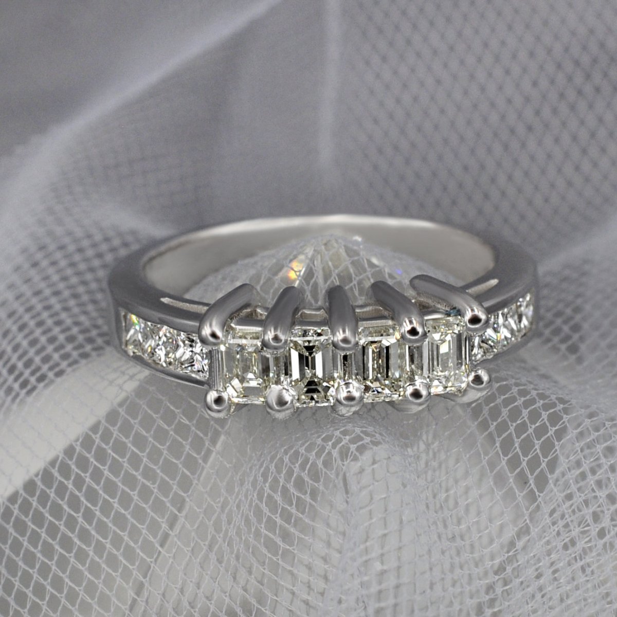 1.10 CT Emerald & Princess Cut Natural Diamonds - Wedding Band