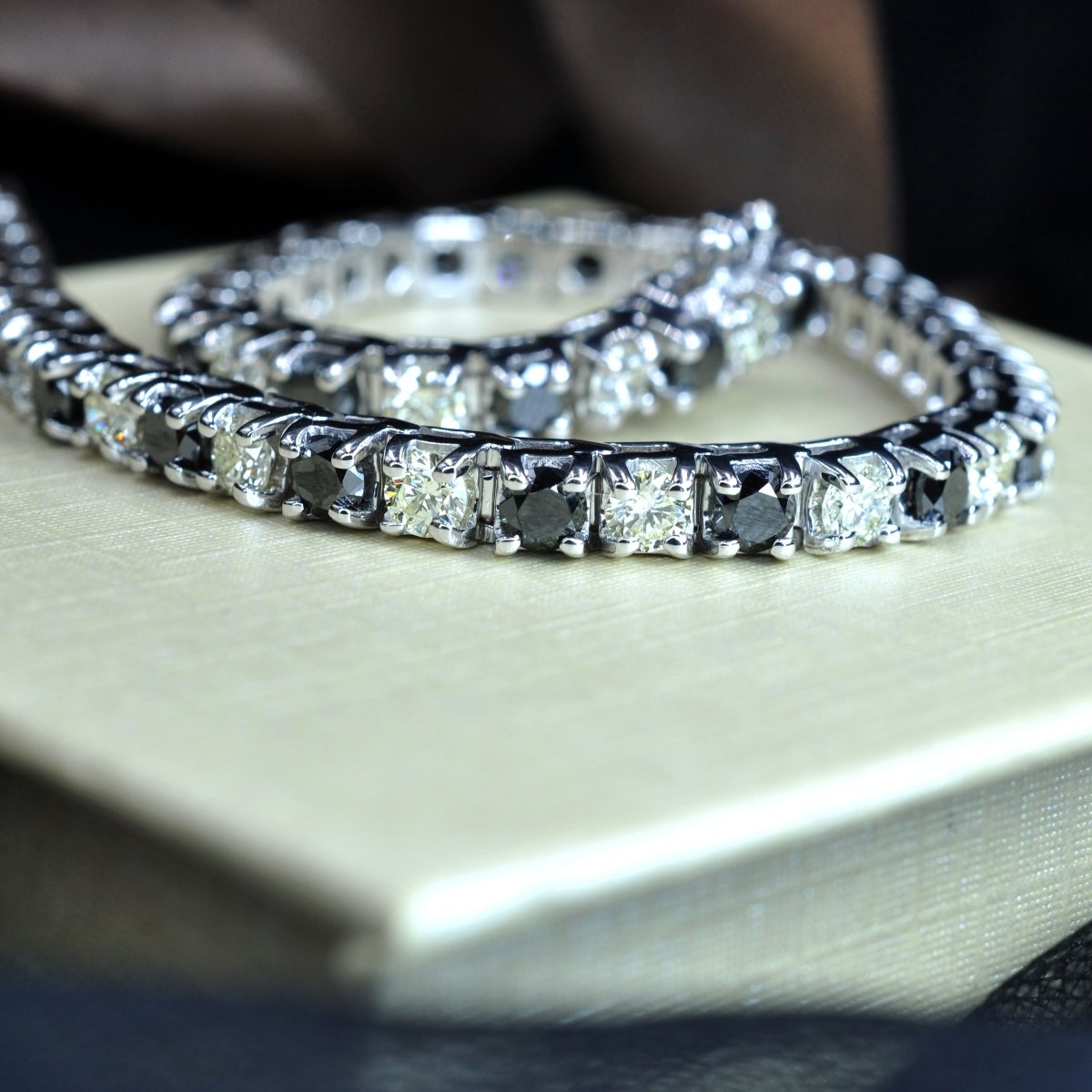 2.00-10.50 CT Round Cut Black Diamonds & Diamonds - Tennis Bracelet - Primestyle.com
