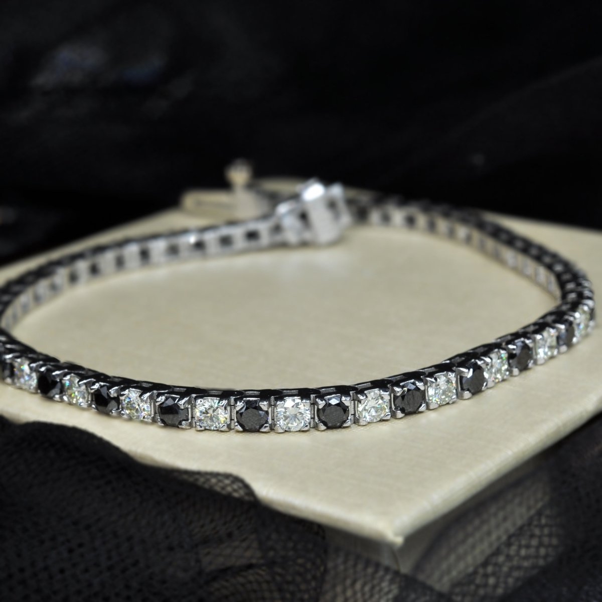 2.00-8.50 CT Round Cut Black Diamonds &amp; Diamonds - Tennis Bracelet - Primestyle.com