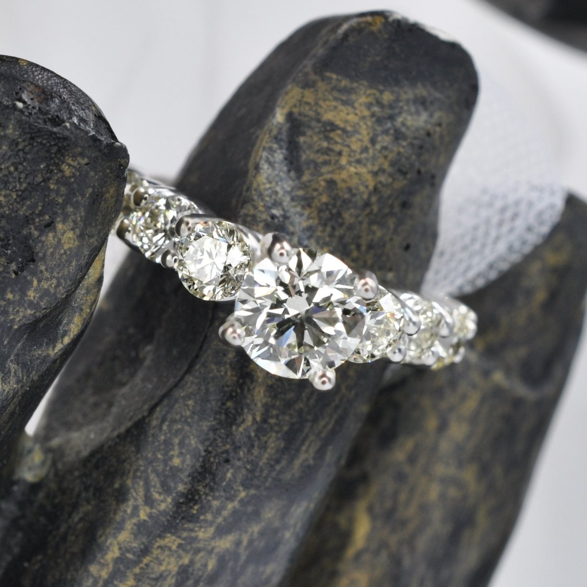 2.85-4.00 CT Round Cut Natural Diamonds - Engagement Ring