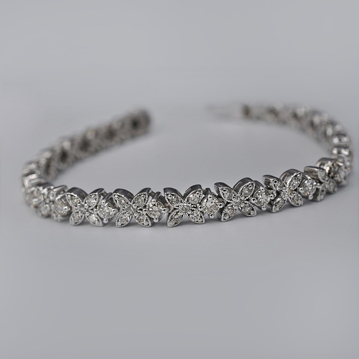 3.20-3.20 CT Round Cut Diamonds - Tennis Bracelet - Primestyle.com