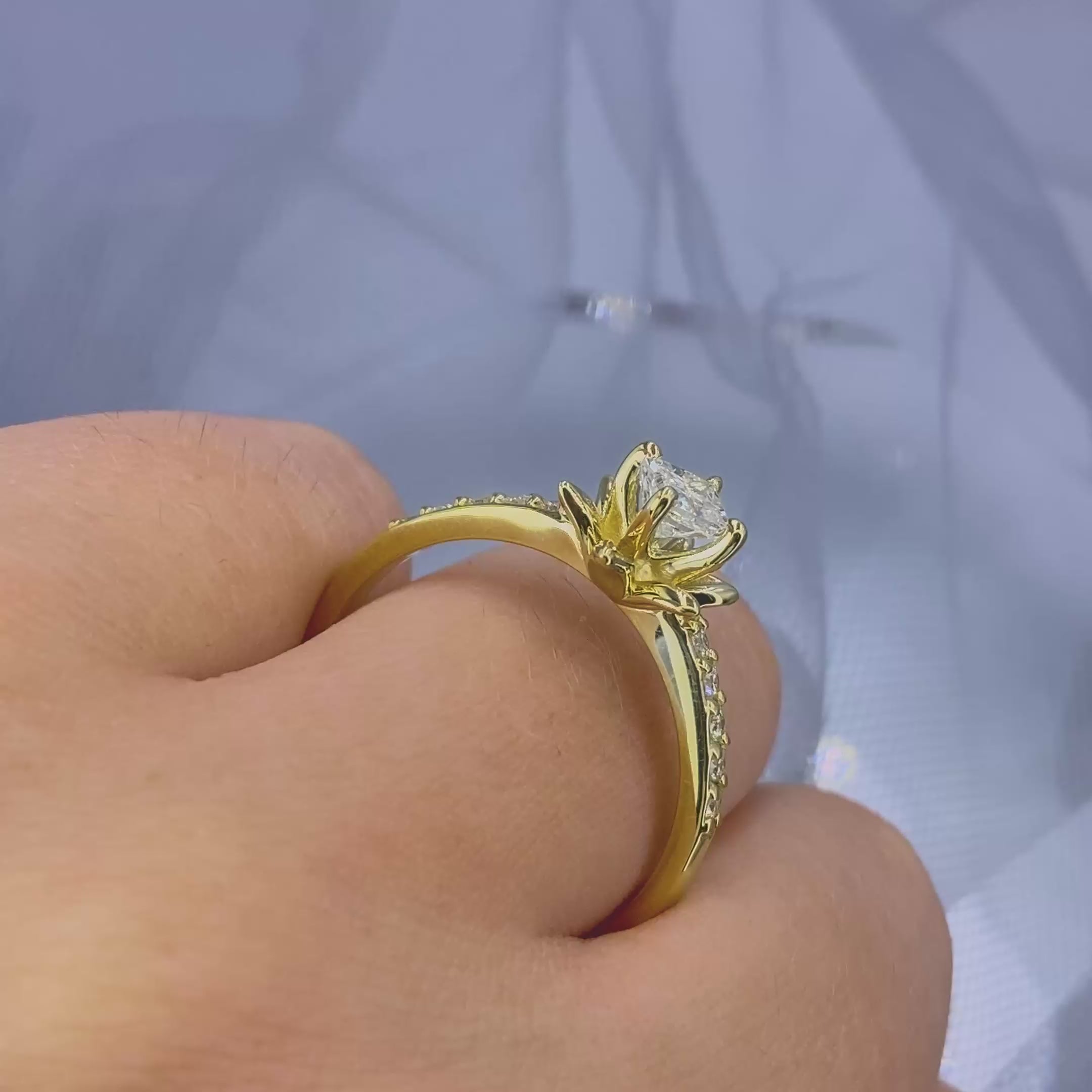 Special 0.80CT Princess and Round Cut Diamond Engagement Ring in 18kt Yellow Gold