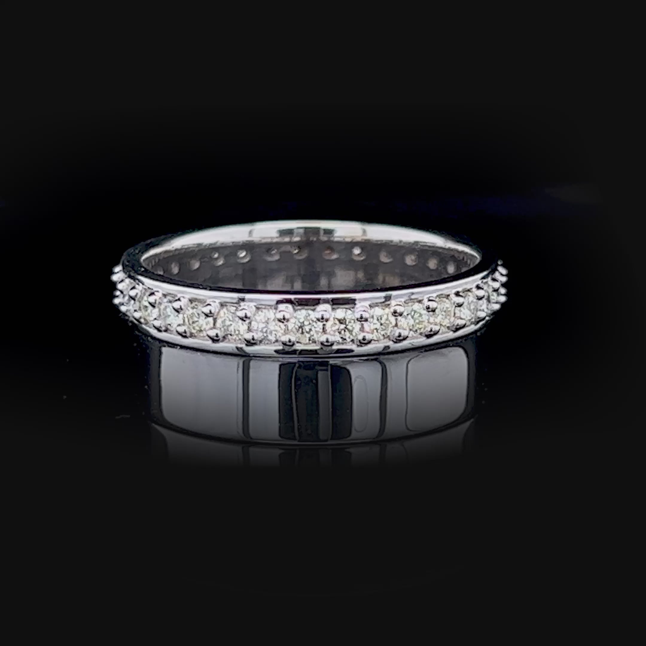 Priceless 1.00 CT Round Cut Diamond Mens Wedding Band in 14 KT White Gold