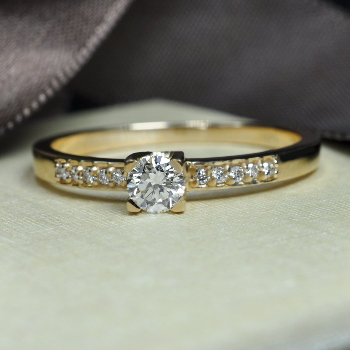 Authentic 0.45 CT Round Cut Diamond Engagement Ring in 14KT Yellow Gold - Primestyle.com