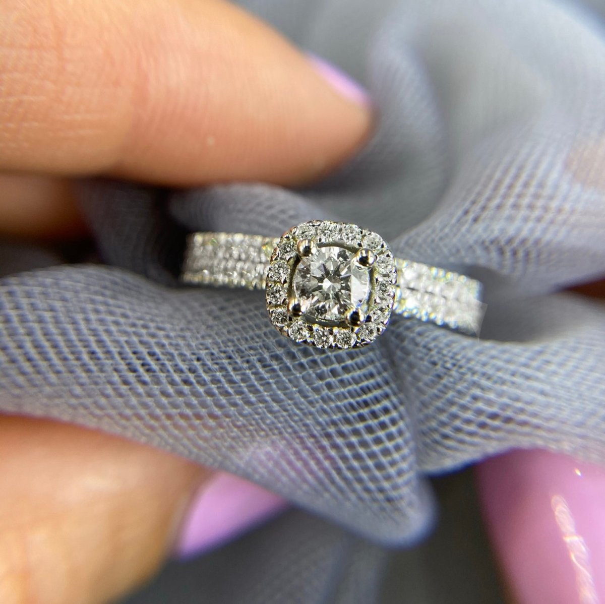 Authentic 1.00CT Round Cut Diamond Bridal Set in Platinum