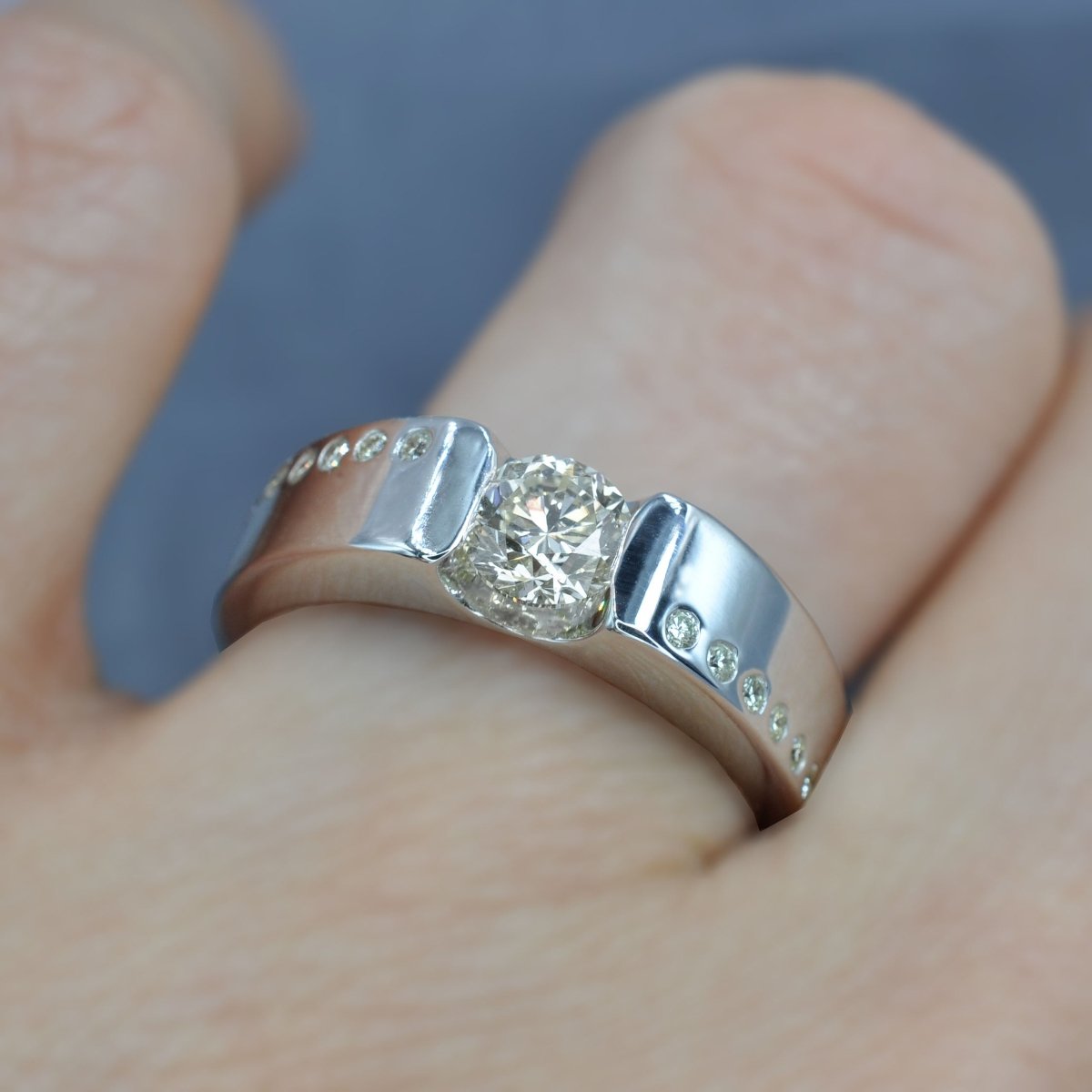 Certified 1.00 CT Round Cut Diamond Engagement Ring in 14 KT White Gold - Primestyle.com