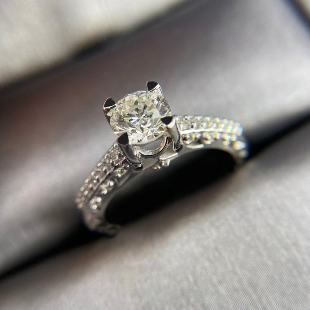 Certified 1.25CT Round Cut Diamond Engagement Ring in 14KT White Gold - Primestyle.com