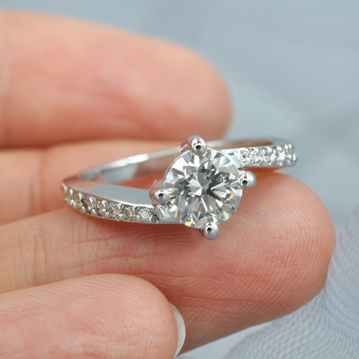 Certified 1.60 CT Round Cut Diamond Engagement Ring in 14 KT White Gold - Primestyle.com