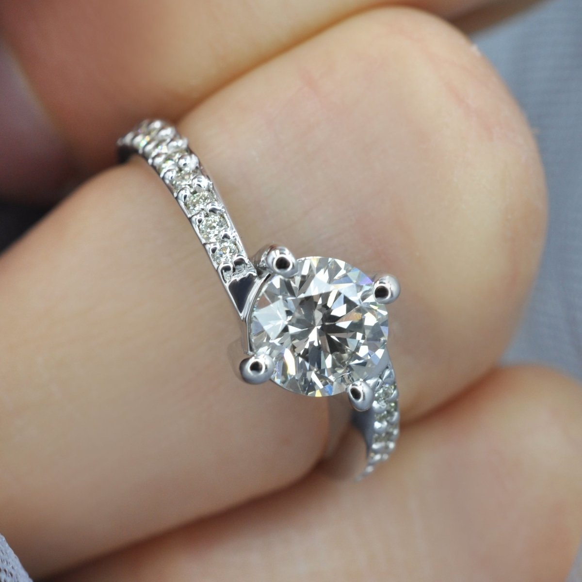 Certified 1.60 CT Round Cut Diamond Engagement Ring in 14 KT White Gold - Primestyle.com