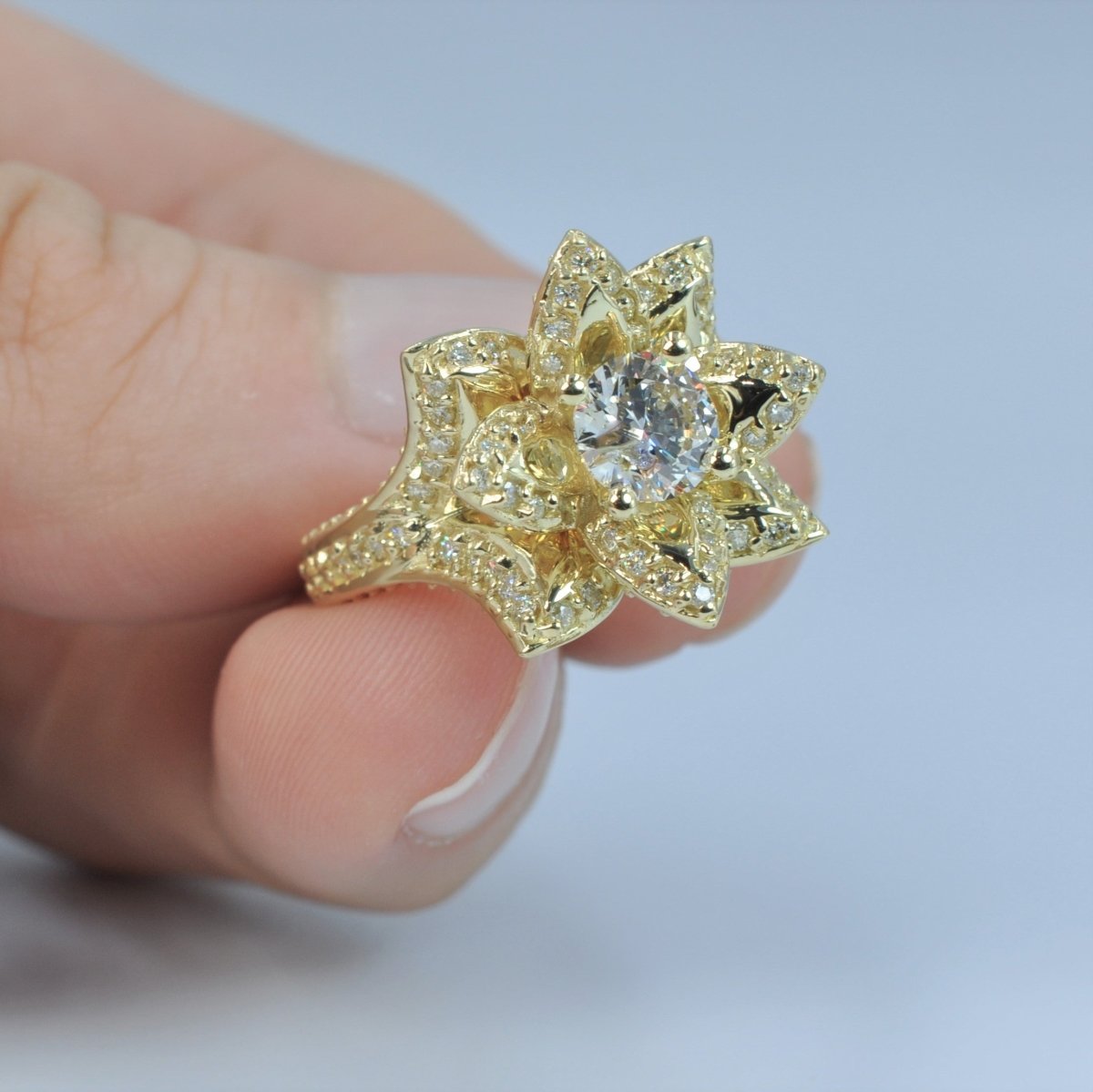 Certified 2.22 CT Round Cut Diamond Engagement Ring in 14 KT Yellow Gold - Primestyle.com
