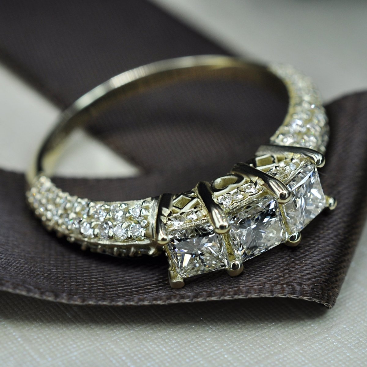 Certified 2.25 CT Princess And Round Cut Diamond Three Stone Ring in 18 KT Yellow Gold - Primestyle.com