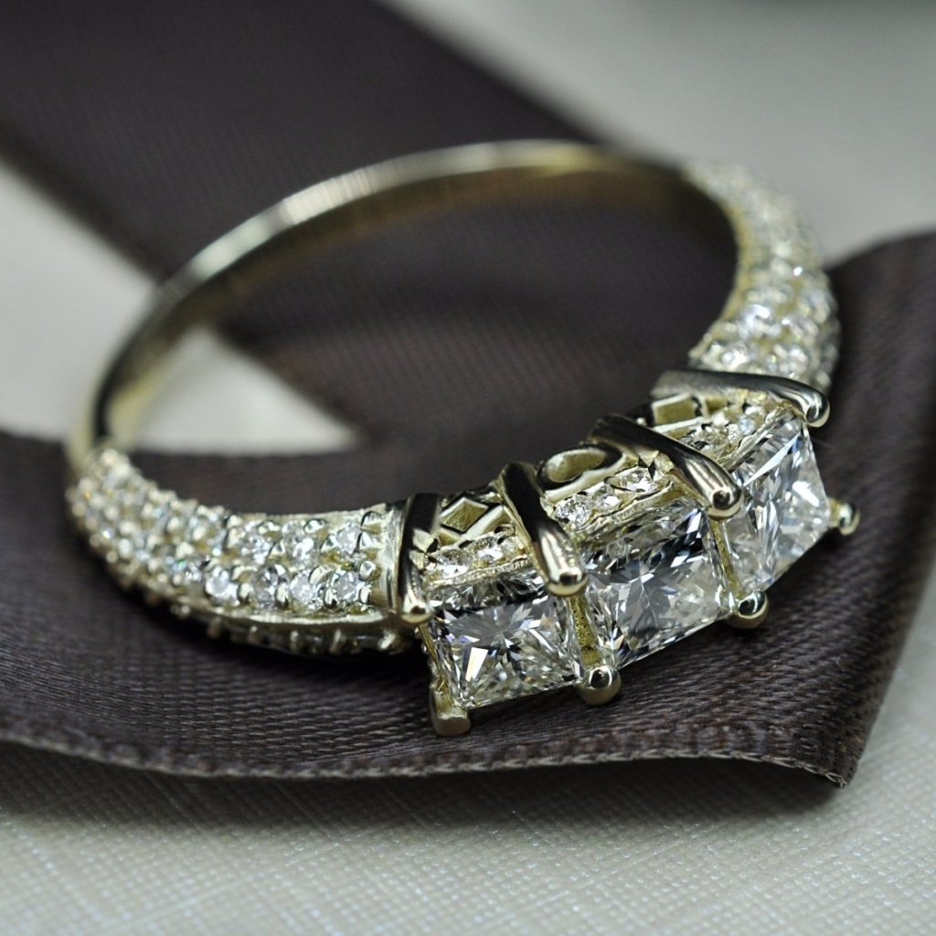 Certified 2.25 CT Princess And Round Cut Diamond Three Stone Ring in 18 KT Yellow Gold