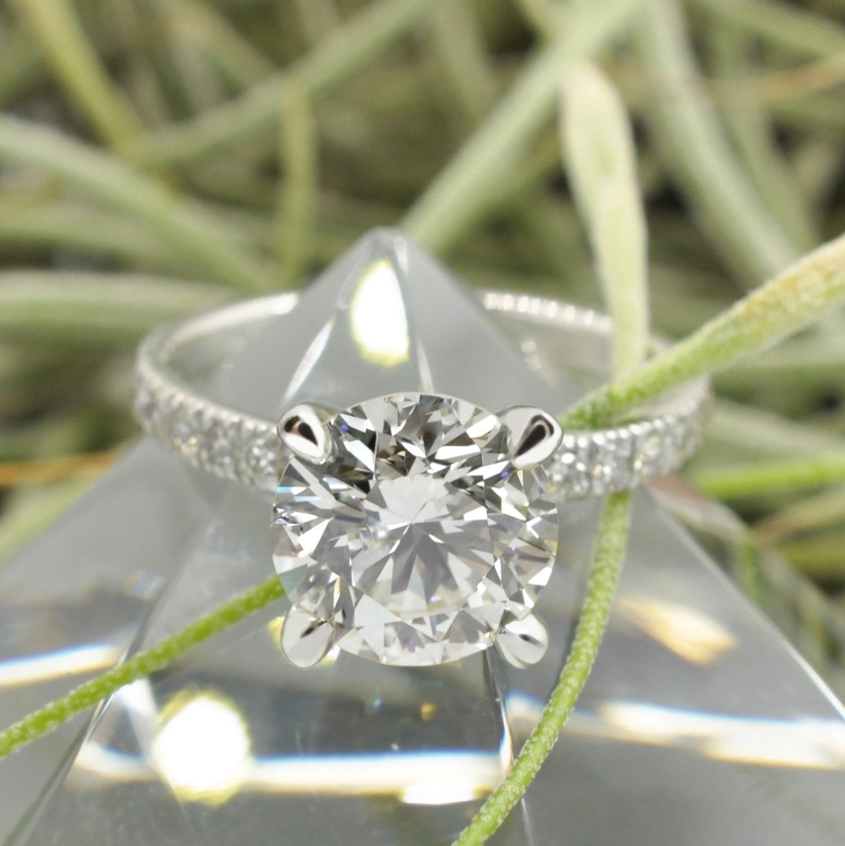 Certified 3.30 CT Round Cut Diamond Engagement Ring in Platinum - Primestyle.com