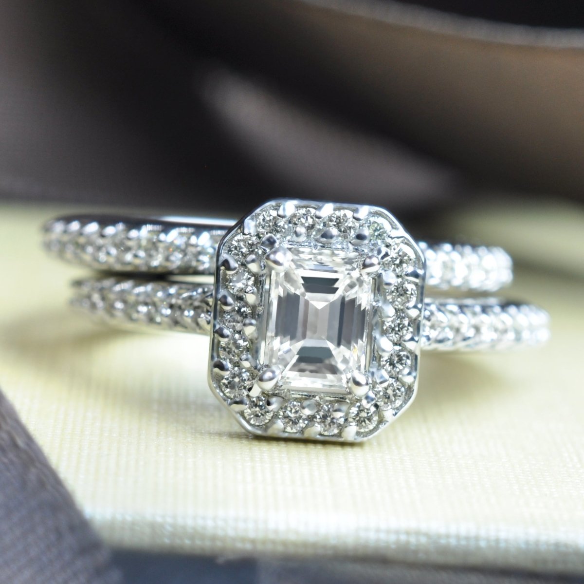 Chic 1.00 CT Diamond Emerald and Round cut Bridal Set in 14 KT White Gold