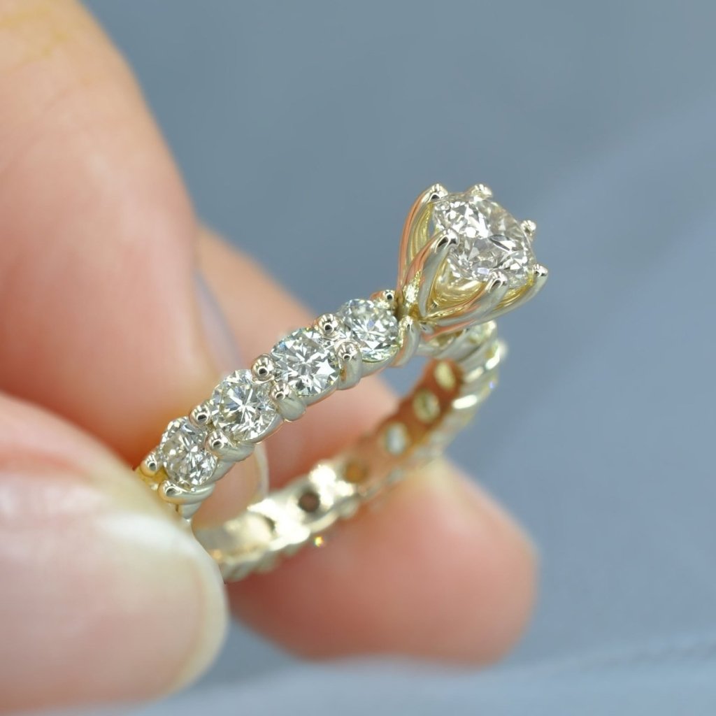 Classy 3.40 CT Round Cut Diamond Engagement Ring in 14KT Yellow Gold