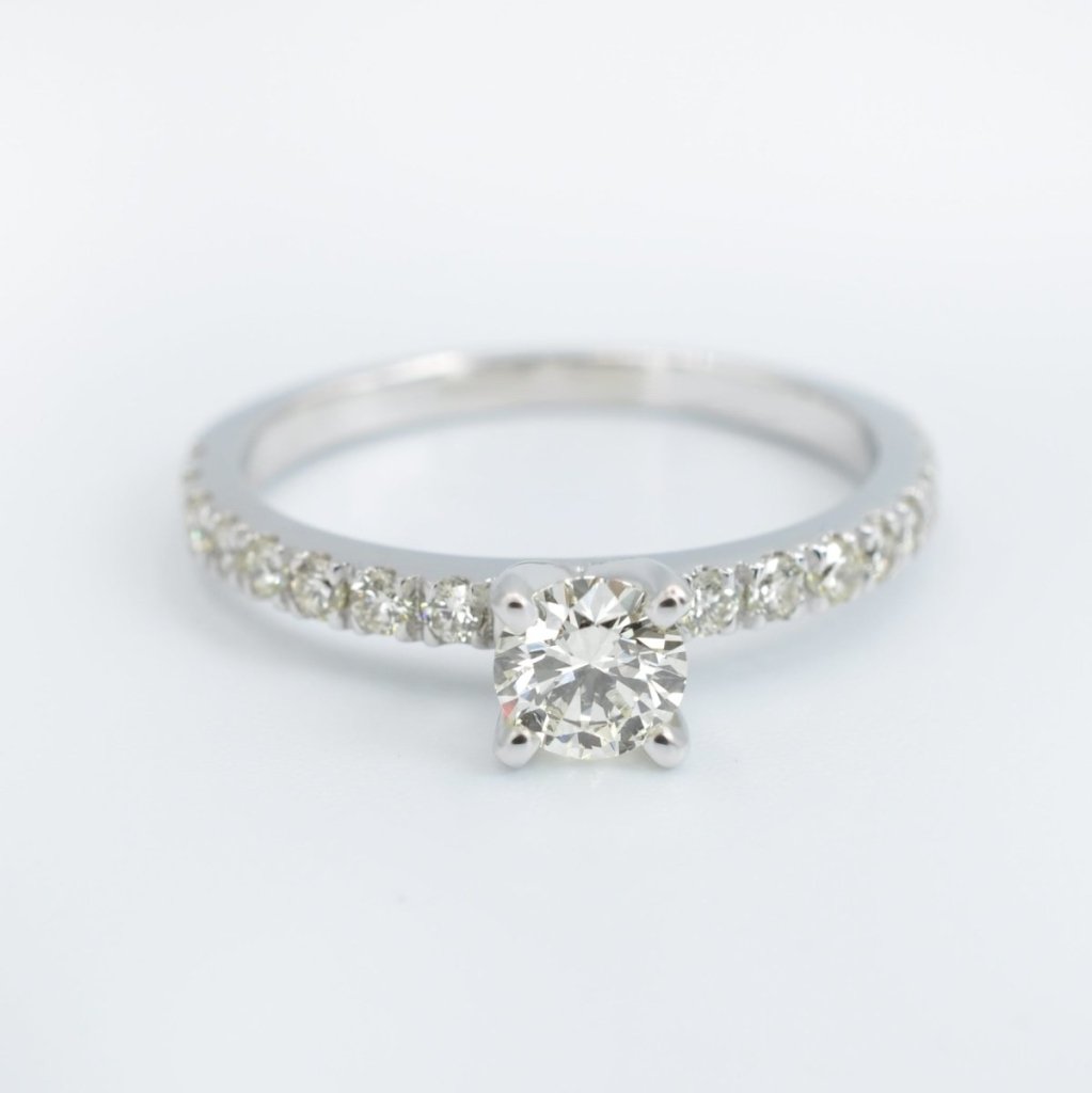 Distinctive 0.95 CT Round Cut Diamond Engagement Ring in 14KT White Gold - Primestyle.com