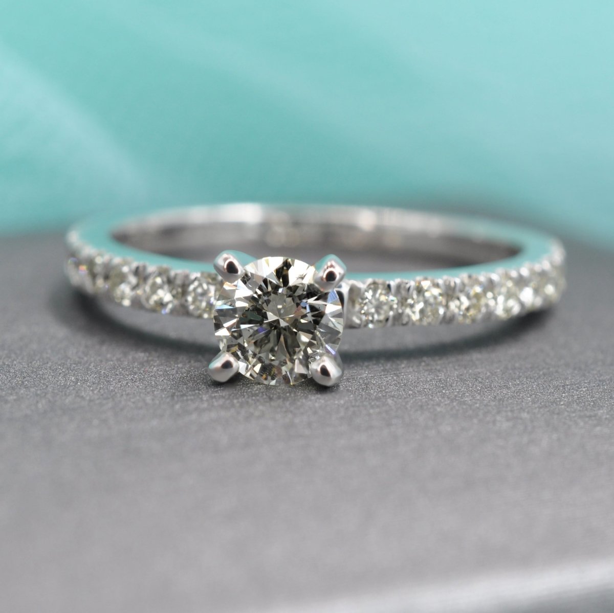 Distinctive 0.95 CT Round Cut Diamond Engagement Ring in 14KT White Gold - Primestyle.com