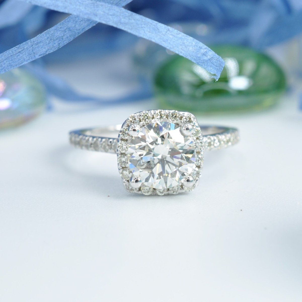 Distinctive 1.40 CT Round Cut Diamond Engagement Ring in 14 KT White Gold - Primestyle.com