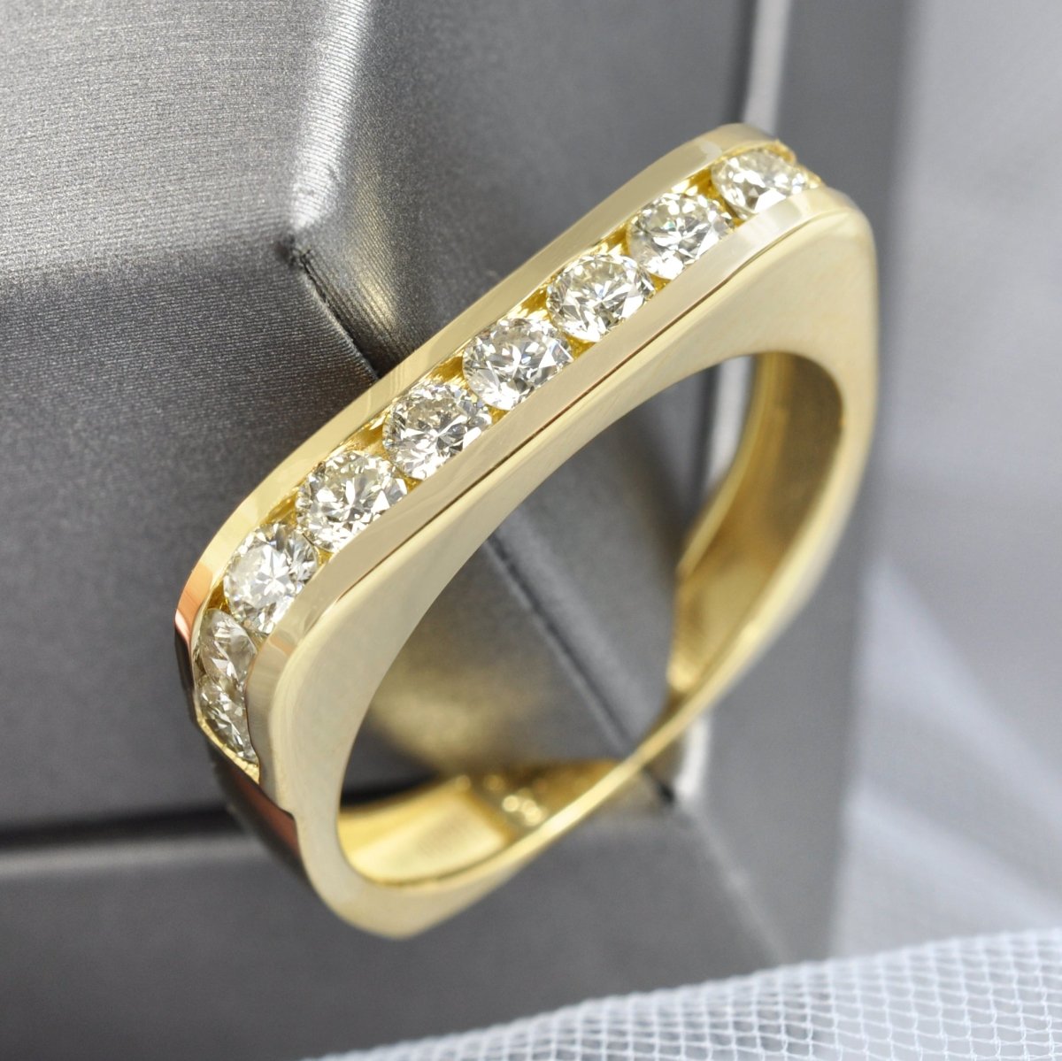 Elegant 1.50 CT Round Cut Diamond Mens Wedding Band in 18KT Yellow Gold - Primestyle.com