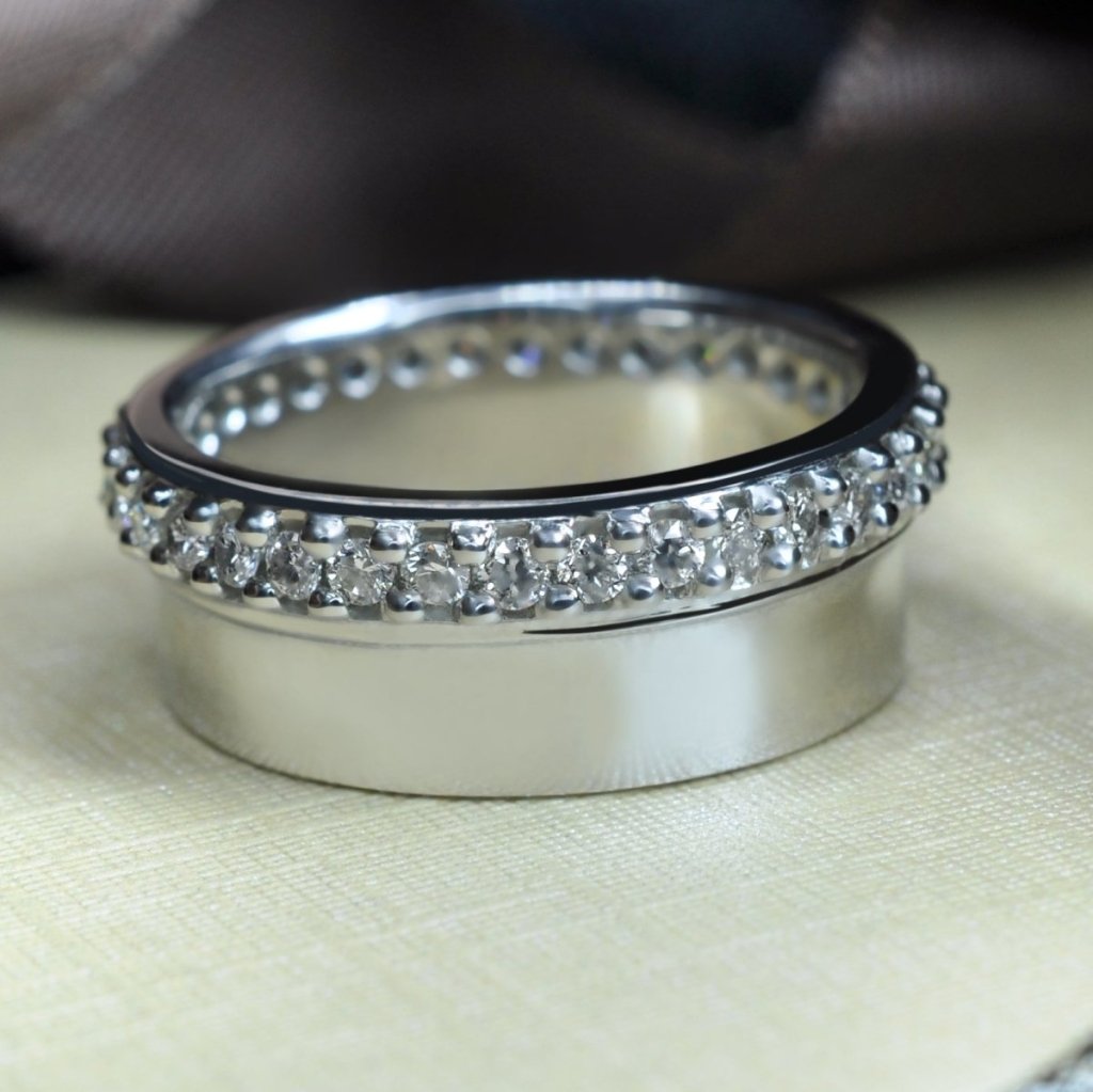 Exclusive 0.75 CT Round Cut Diamond Wedding Ring in Platinum