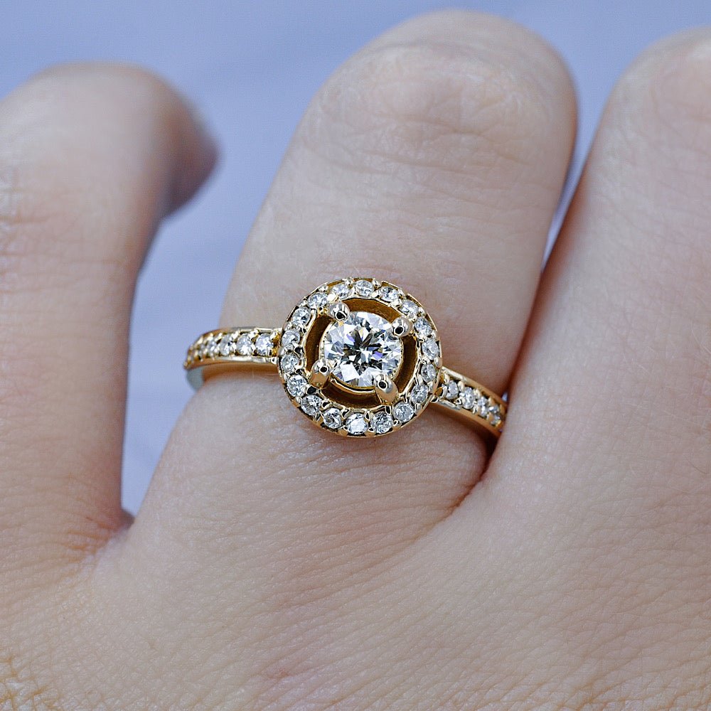 Fabulous 0.70 CT Round Cut Diamond Engagement Ring in 14KT Yellow Gold - Primestyle.com