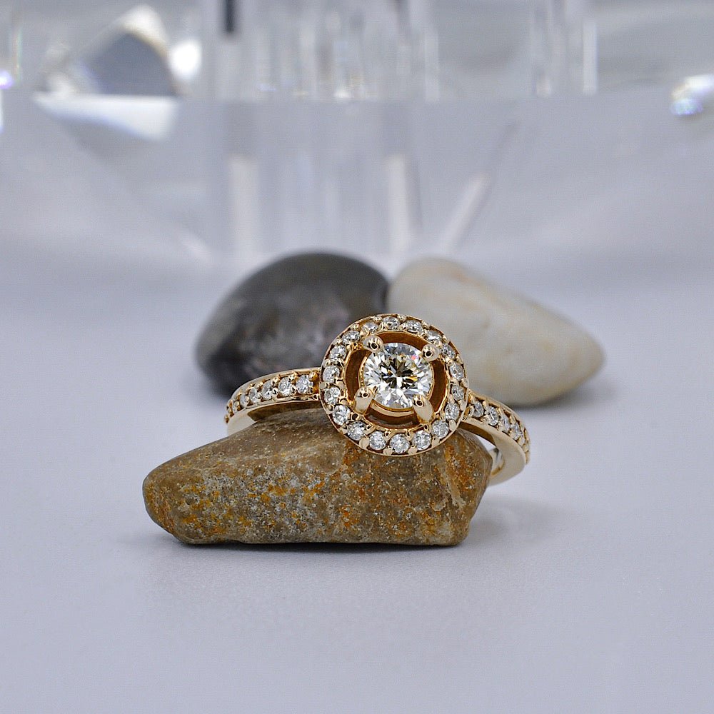 Fabulous 0.70 CT Round Cut Diamond Engagement Ring in 14KT Yellow Gold - Primestyle.com