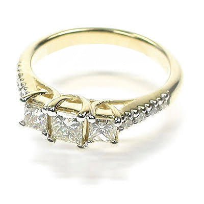 Fashionable 1.10 CT Princess and Round Cut Diamond Three Stone Ring in 18 KT Yellow Gold
