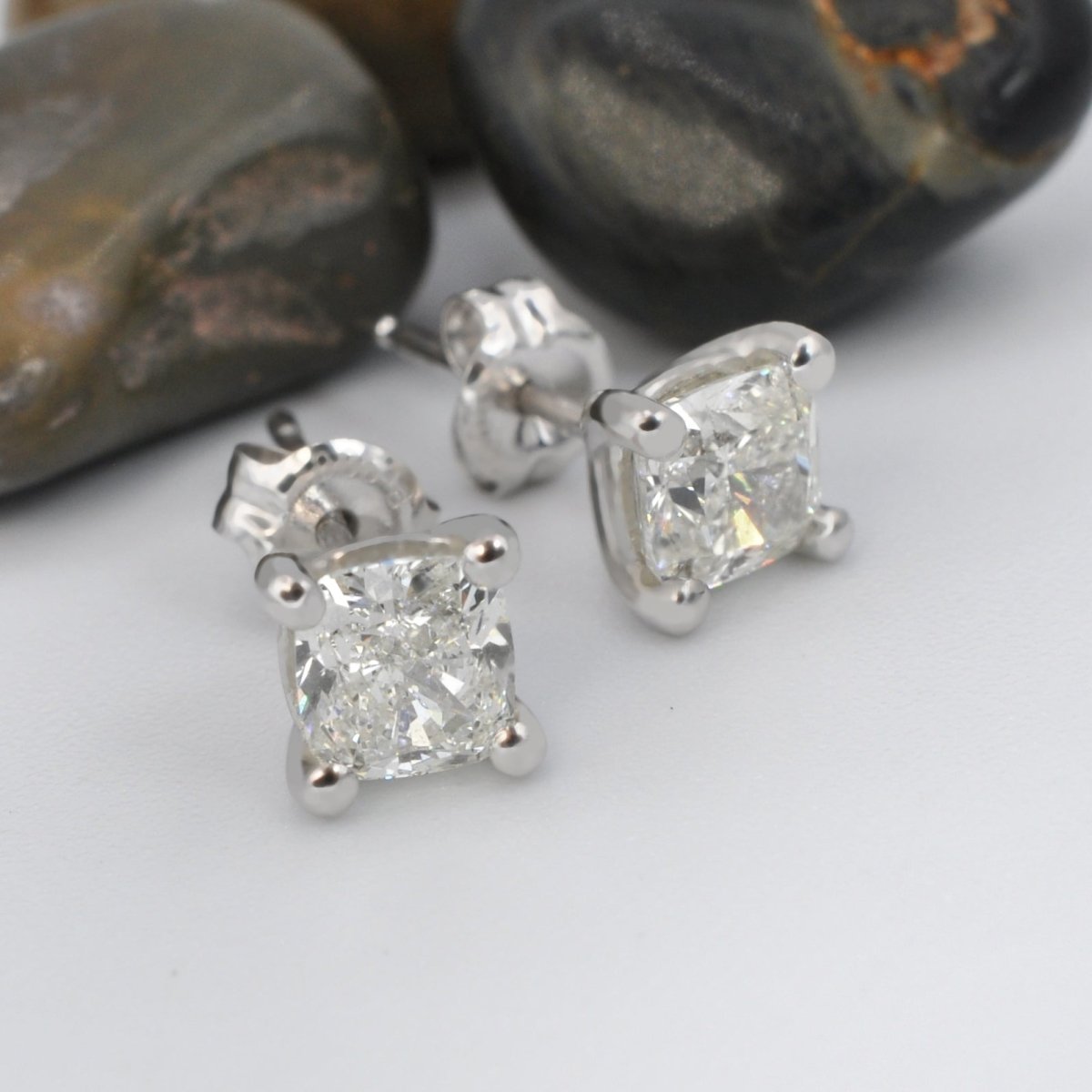 Glistening 1.50 CT Cushion Cut Diamond Stud Earrings in 18 KT White Gold