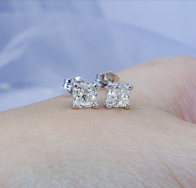 Glistening 1.50 CT Cushion Cut Diamond Stud Earrings in 18 KT White Gold
