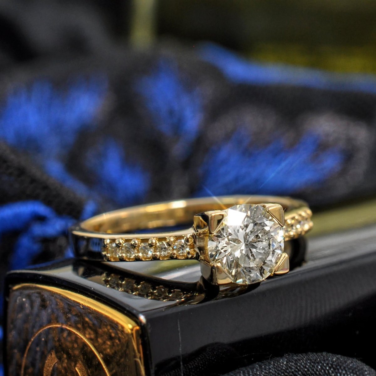 Inexpensive 0.90 CT Round Cut Diamond Engagement Ring in 14 KT Yellow Gold - Primestyle.com