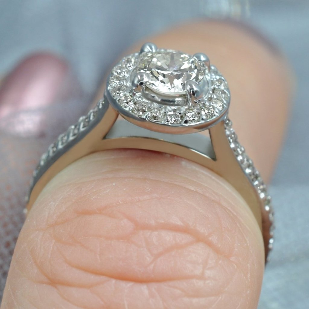 Low - Cost 0.90 CT Round Cut Diamond Engagement Ring in 14 KT White Gold - Primestyle.com
