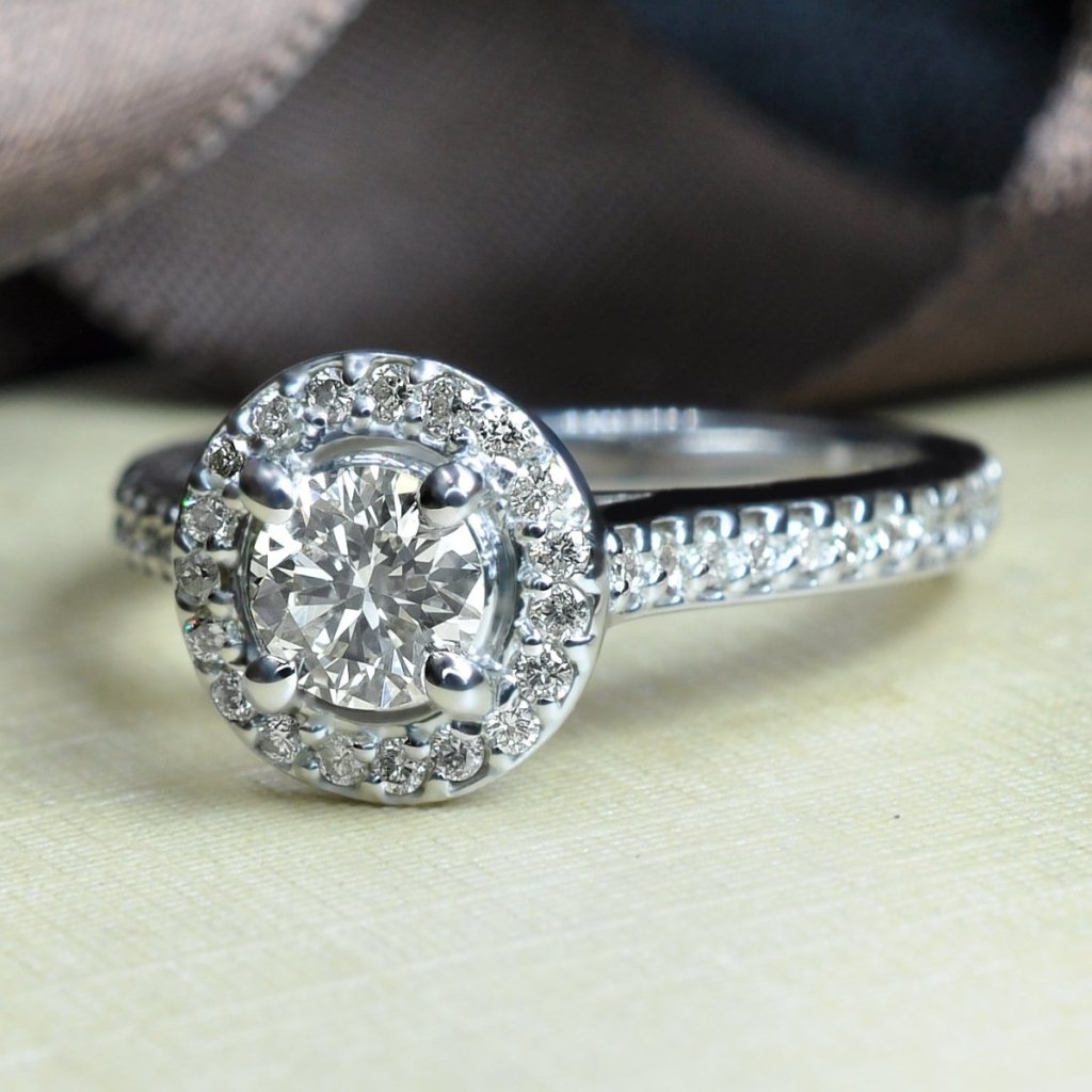 Low - Cost 0.90 CT Round Cut Diamond Engagement Ring in 14 KT White Gold - Primestyle.com