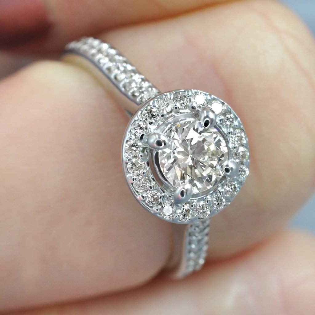 Low - Cost 0.90 CT Round Cut Diamond Engagement Ring in 14 KT White Gold - Primestyle.com