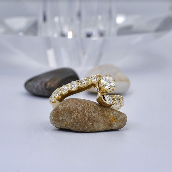 Luxurious 1.65CT Round Cut Diamond Engagement Ring in 18KT Yellow Gold - Primestyle.com