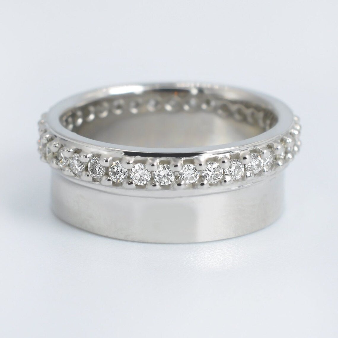 Priceless 1.00 CT Round Cut Diamond Mens Wedding Band in 14 KT White Gold